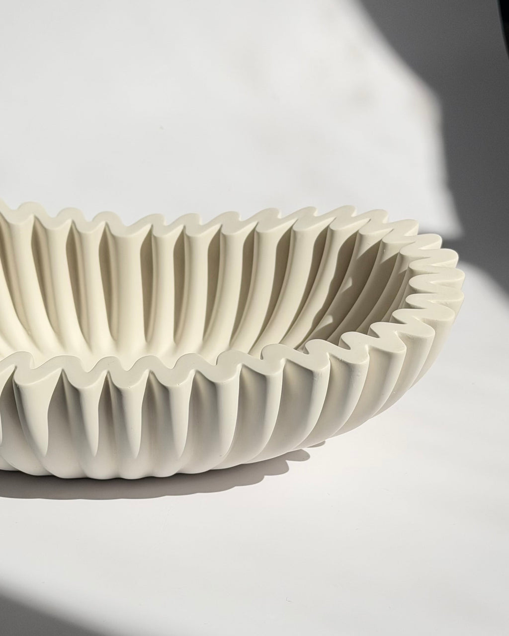 The Riva ruffled oval bowl