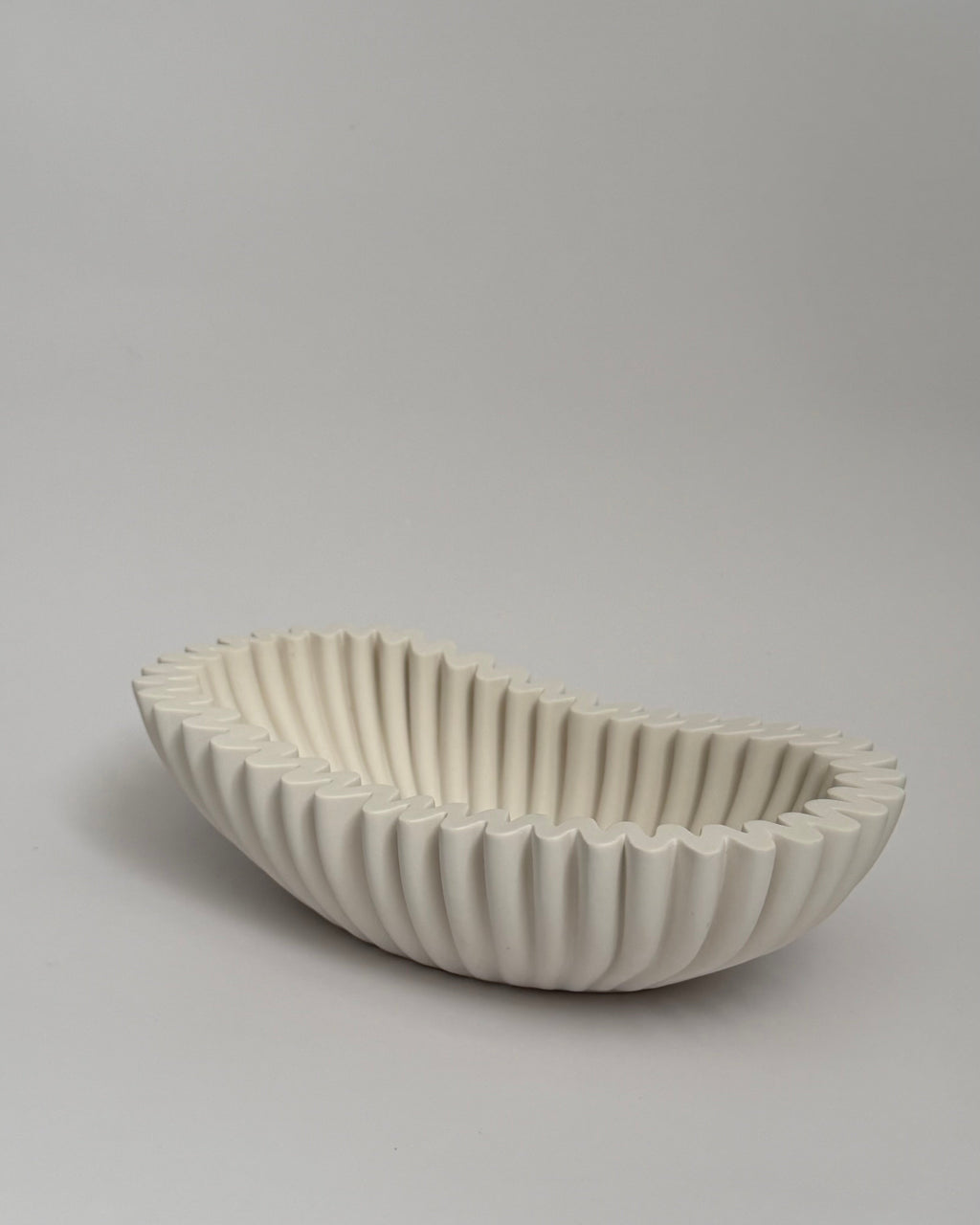 The Riva ruffled oval bowl