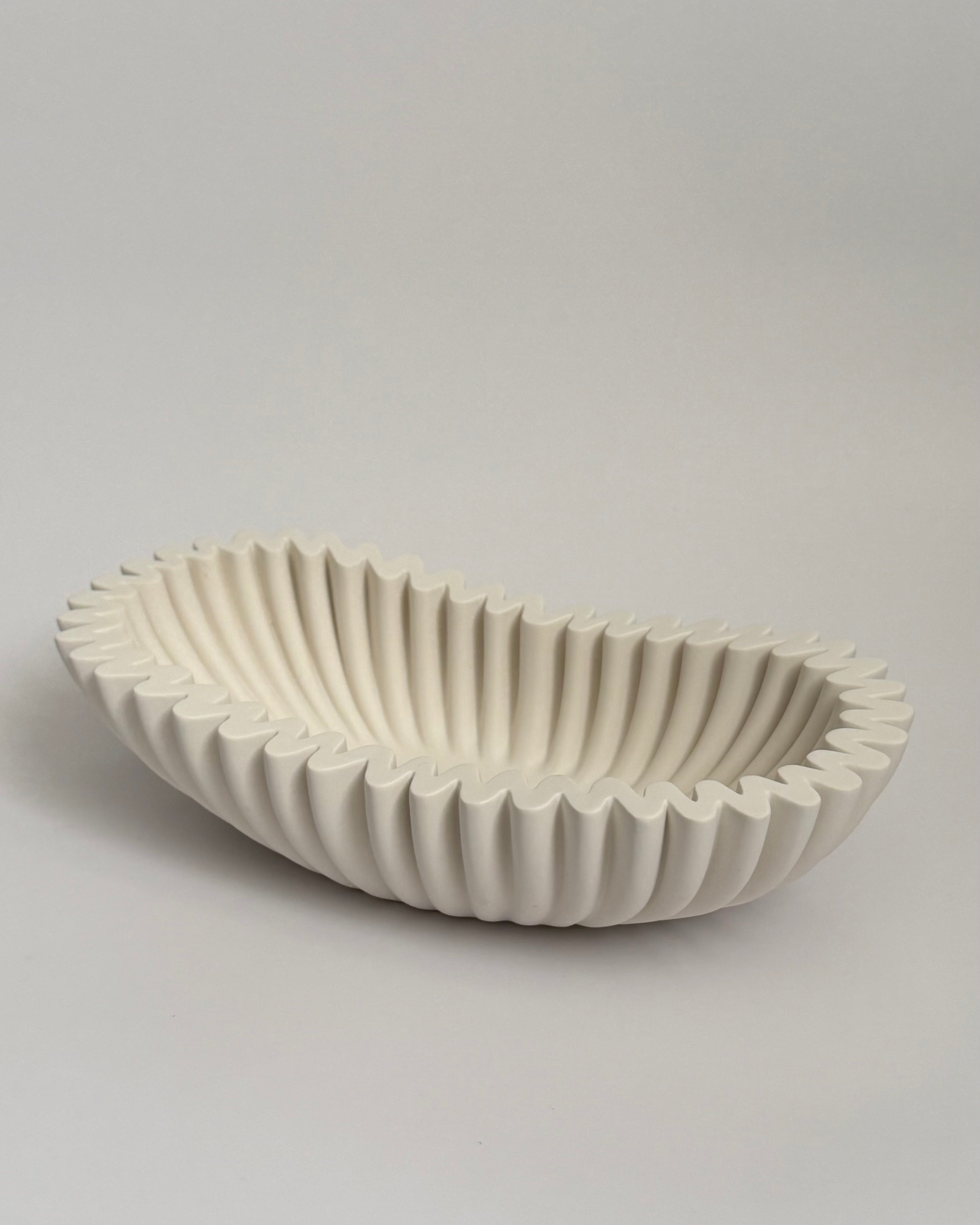 The Riva ruffled oval bowl