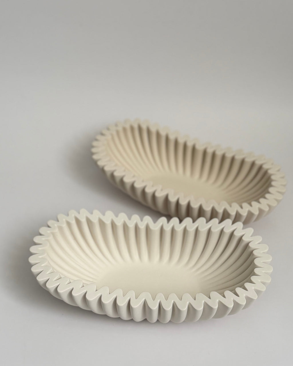 The Riva ruffled oval bowl