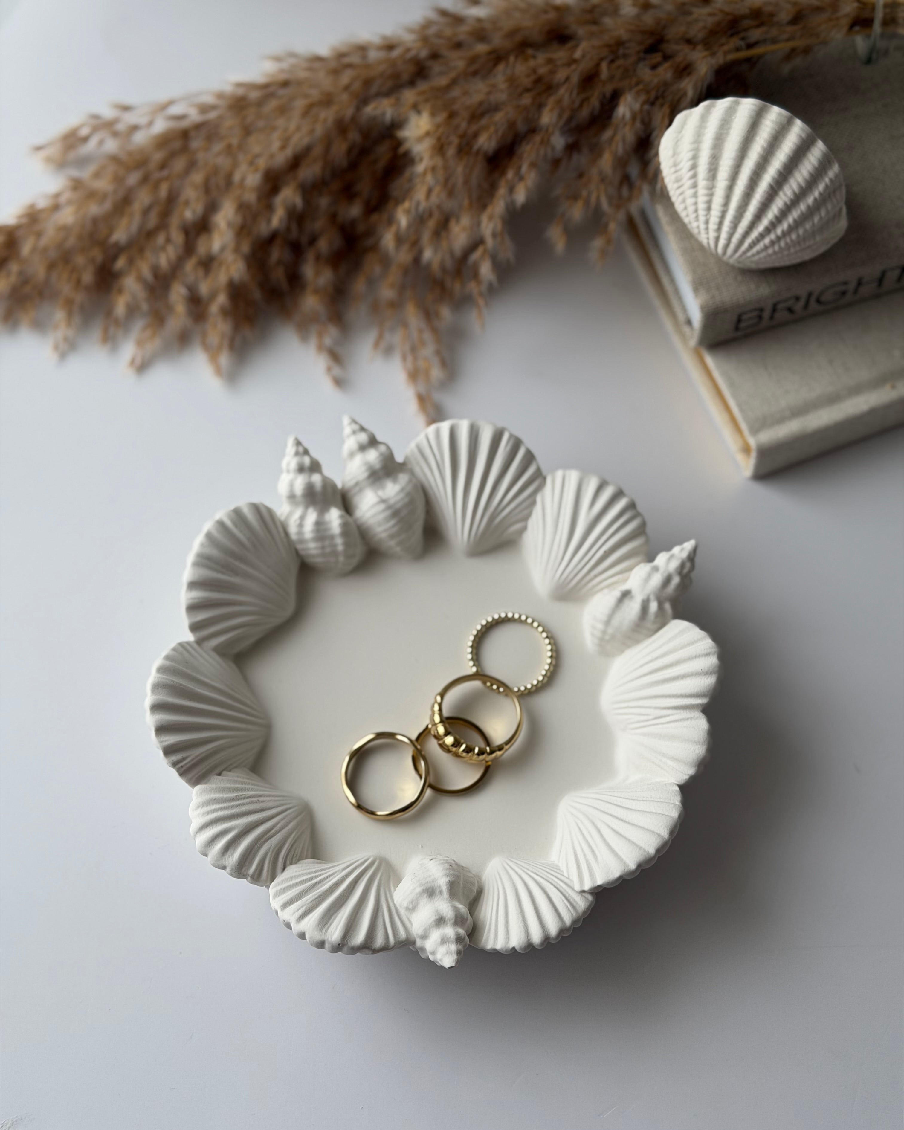 The Ariel decorative shell tray