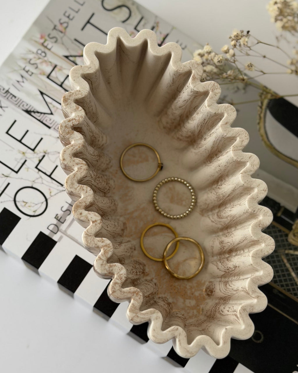 The Riva ruffled oval bowl